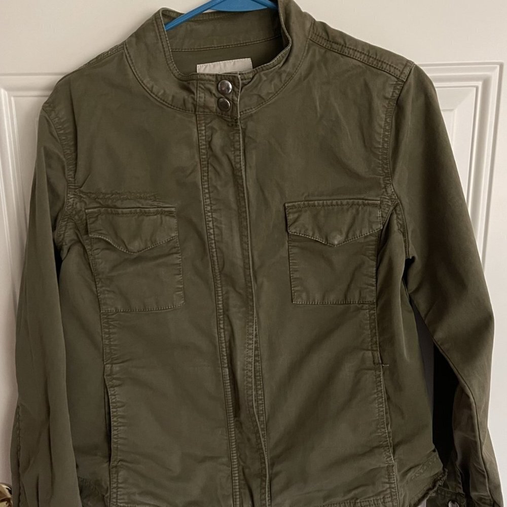 HINGE Women's Shirt, Utility Jacket Size Medium Olive Green with Raw Hem Look
